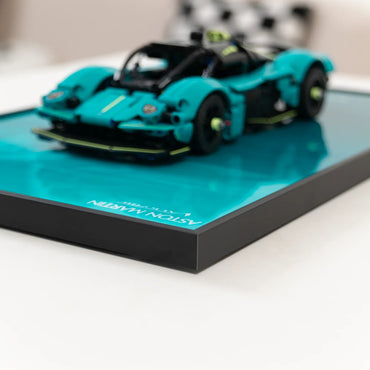 Présentoir mural premium compatible avec la LEGO® Technic Aston Martin Valkyrie 42208