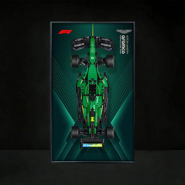 Cadre d'exposition premium pour LEGO® Technic™ #42240 Aston Martin F1 | Panneau d'affichage vert course | Cadre ouvert anti-reflet