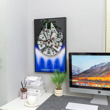 Cadre mural premium compatible avec le Faucon Millenium LEGO® Star Wars™ 75257